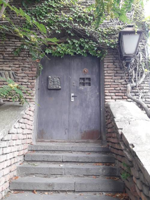 Старый город Тбилиси Загадочная дверь