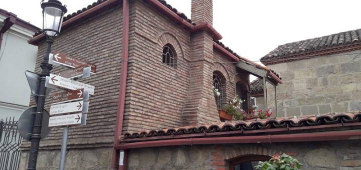 Старый город Тбилиси Необычное здание