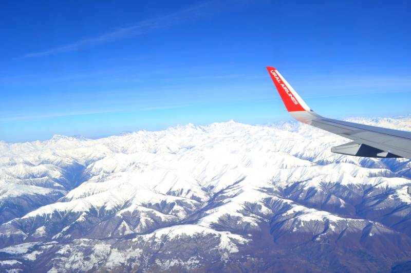 Вид на кавказские горы из самолета